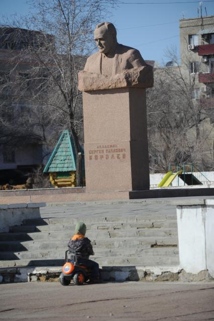 Байконур. Памятник академику Сергею Королеву.