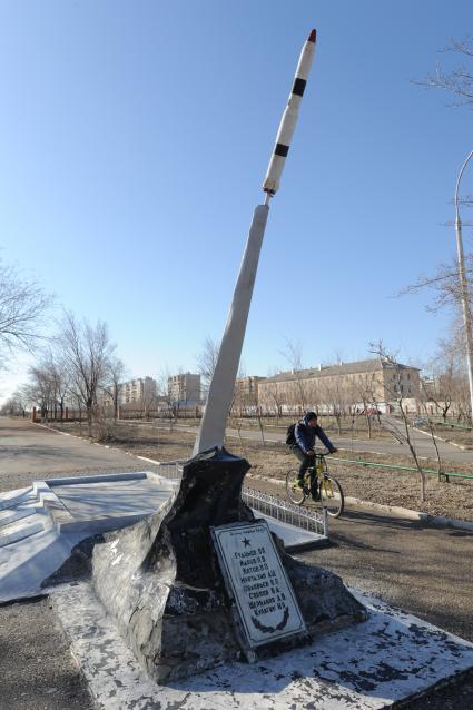 Байконур. Мемориал, посвященный памяти испытателей ракетной техники, погибших 50 лет назад при первом испытательном пуске межконтинентальной баллистической ракеты Р-16 в парке имени Г.М.Шубникова.