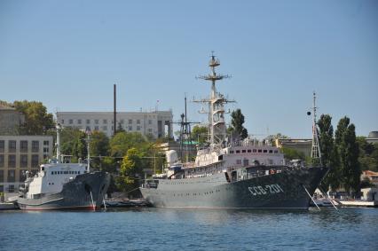 Севастополь. Разведывательный корабль ССВ-201 `Приазовье`.