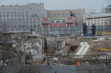 Строительная площадка нового парка `Зарядье` в Москве.