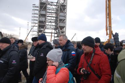 Амурская область. п.Углегорск. Заместитель председателя правительства РФ Дмитрий Рогозин (в центре).