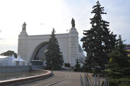 Москва. ВДНХ. Павильон `Космос`.