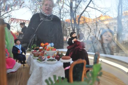 Москва. Тверской бульвар. Подготовка к фестивалю `Пасхальный дар`.