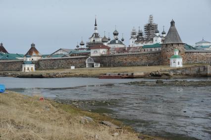 Архангельская область. Соловецкие острова. Соловецкий Спасо-Преображенский ставропигиальный мужской монастырь, расположенный на Большом Соловецком острове.