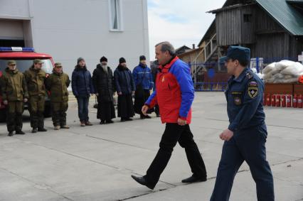 Архангельская область. Соловецкие острова. Министр МЧС РФ Владимир Пучков посетил добровольную пожарную дружину Соловецкого Спасо-Преображенского ставропигиального мужского монастыря, где провел встречу с личным составом пожарной части в рамках рабочей поездки в Архангельскую область.