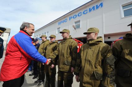 Архангельская область. Соловецкие острова. Министр МЧС РФ Владимир Пучков посетил добровольную пожарную дружину Соловецкого Спасо-Преображенского ставропигиального мужского монастыря, где провел встречу с личным составом пожарной части в рамках рабочей поездки в Архангельскую область.