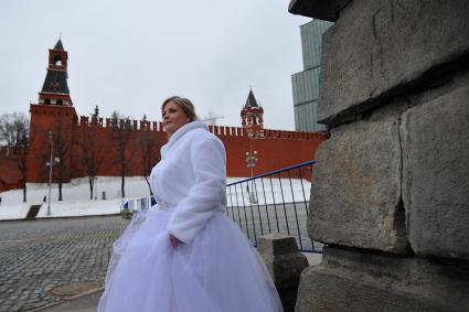 День Святого Валентина в Москве. Невеста на Красной площади.