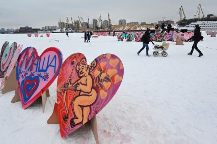 День Святого Валентина в Москве. Флешмоб  `1000 сердец` на Химкинском водохранилище в парке Северное Тушино.