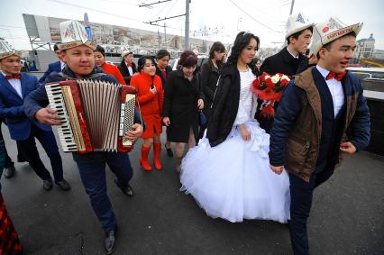 День Святого Валентина в Москве. Киргизская свадьба на Красной площади.