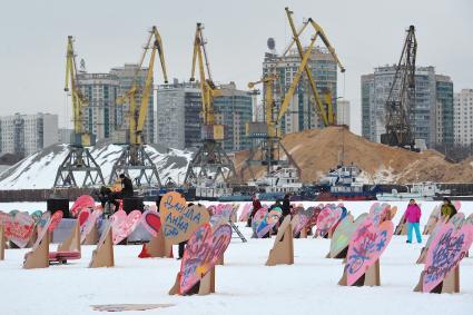 День Святого Валентина в Москве. Флешмоб  `1000 сердец` на Химкинском водохранилище в парке Северное Тушино.