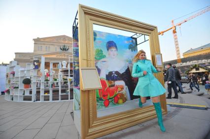 Празднование Пасхи на Театральной площади в Москве.