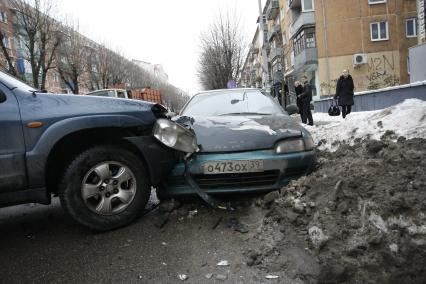 Калининград. Поврежденные в результате ДТП автомобили.