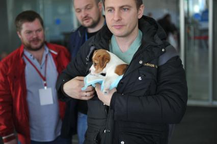 Москва. Мужчина с собакой.