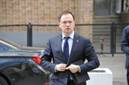 Министр культуры РФ Владимир Мединский на церемонии открытия мемориальной доски композитору, народному артисту СССР Тихону Хренникову в Плотниковом переулке в Москве.