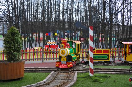 Москва. Аттракционы в парке `Сокольники`.