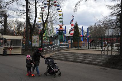 Москва. Аттракционы в парке `Сокольники`.