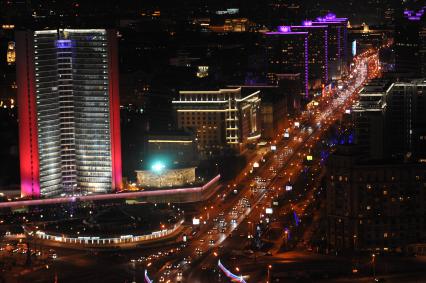 Москва. Вид на здание мэрии Москвы на Новом Арбате и улицу Новый Арбат.