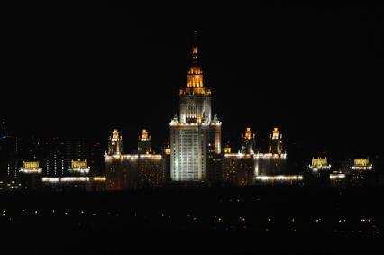 Москва. Вид на здание Московского государственного университета им. М.В.Ломоносова на Воробьевых горах.