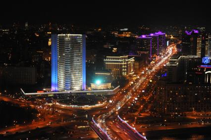 Москва. Вид на здание мэрии Москвы на Новом Арбате и улицу Новый Арбат.