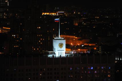 Москва. Вид на здание Дома правительства РФ во время отключения подсветки в рамках проведения международной экологической ации Час Земли.