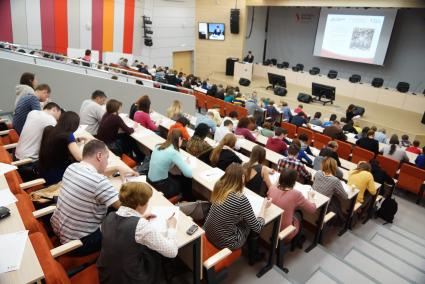 Участники во время ежегодной международной образовательной акции \"Тотальный диктант\" в Уральском федеральном университете имени Б.Н.Ельцина