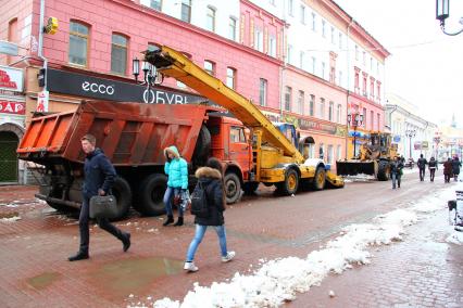 Нижний Новгород. Снегопад в апреле. Уборка снега.