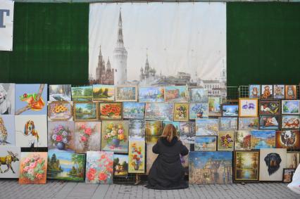 Продажа картин на Старом Арбате в Москве.