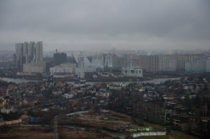 Московская область. Вид на район Красногорска Павшинская пойма и коттеджный поселок `Мякинино` из кабины вертолета.