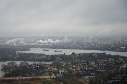 Московская область. Вид на Москву и коттеджный поселок `Мякинино` из кабины вертолета.