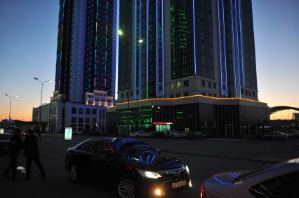 Грозный. Ночное освещение комплекса высотных зданий `Грозный-Сити`.