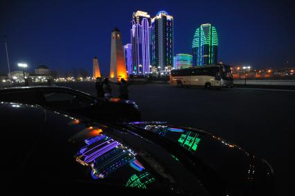 Грозный. Ночное освещение комплекса высотных зданий `Грозный-Сити`.