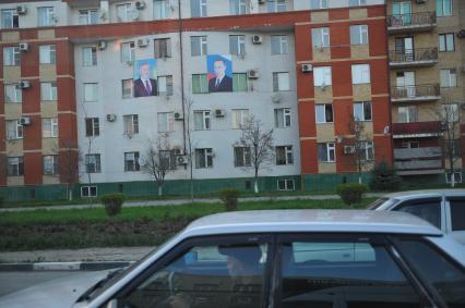 Грозный. Портреты президента Казахстана Нурсултана Назарбаева (слева) и президента РФ Владимира Путина на жилом доме.