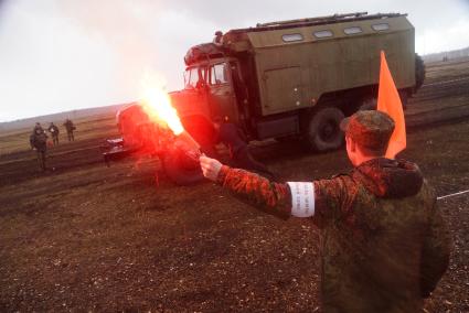 Участники финишируют на мобильной ремонтной мастерской на базе автомобиля УРАЛ 4320 МРС АТ Международный конкурс \"Мастер автобронетанковой техники\", проходящий на Чебаркульском полигоне в Челябинской области