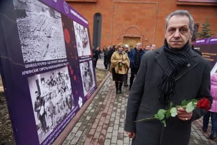 Участники шествия в память 100-летней годовщины геноцида армян войсками Османской империи. Церковь святого Карапета в Екатеринбурге