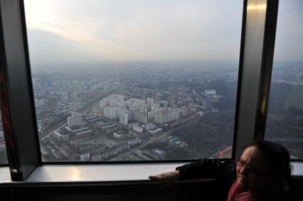Москва. Вид со смотровой площадки Останкинской башни на город.