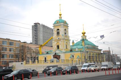 Москва. Строительство Храма Преображения Господня на Преображенской площади.