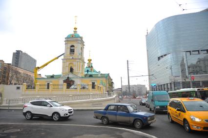 Москва. Строительство Храма Преображения Господня на Преображенской площади.