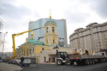 Москва. Строительство Храма Преображения Господня на Преображенской площади.