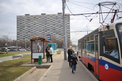 Москва. Экспериментальный 25-этажный панельный жилой дом на сваях  (Дом на курьих ножках), возведенный в 1968 году по адресу Проспект Мира 184.