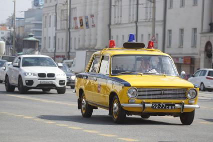 Автопробег ретро-автомобилей. ВАЗ 2101 милиции СССР. Екатеринбург