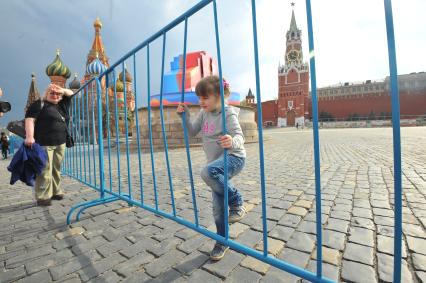 Москва. Девочка на Красной площади.