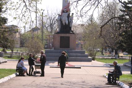 Украина. Донецкая область. г.Дебальцево. Памятник воинам-освободителям от немецко-фашистских захватчиков на Центральной площади.