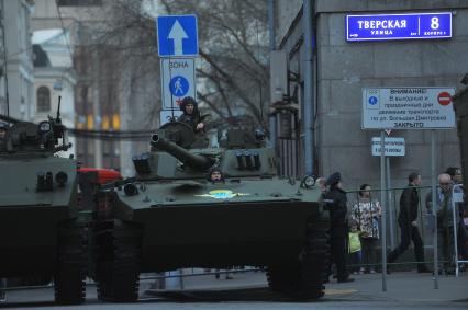 Москва. БМД-4 на Тверской улице перед началом репетиции Парада на Красной площади, в честь 70-летия Победы в Великой Отечественной войне.