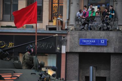 Москва. Военная техника движется по Тверской улице на репетицию Парада на Красной площади, в честь 70-летия Победы в Великой Отечественной войне.