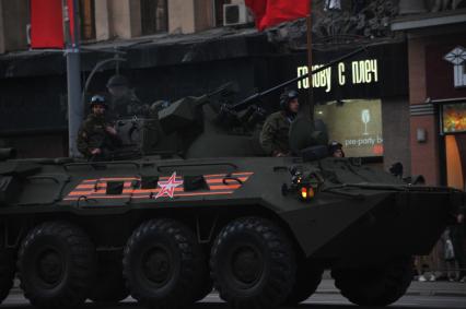 Москва. БТР-82А движется по Тверской улице на репетицию Парада на Красной площади, в честь 70-летия Победы в Великой Отечественной войне.