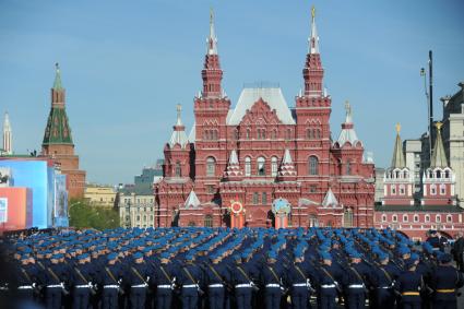 Москва. Военнослужащие парадных расчетов во время генеральной репетиции Парада на Красной площади, в честь 70-летия Победы в Великой Отечественной войне.