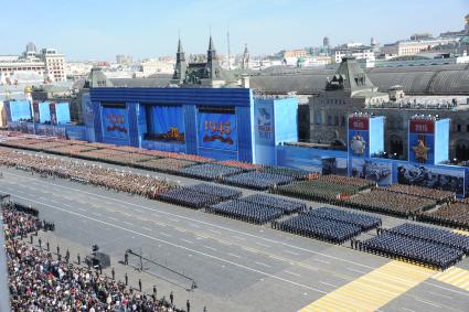 Москва. Военнослужащие парадных расчетов во время генеральной репетиции Парада на Красной площади, в честь 70-летия Победы в Великой Отечественной войне.