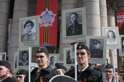 Санкт-Петербург. Акция `Бессмертный полк`. Участники акции прошли с портретами родных, воевавших во время Великой Отечественной войны.