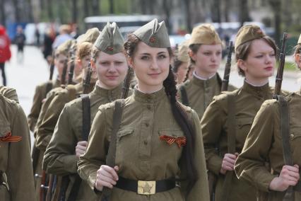 Санкт-Петербург. Акция `Бессмертный полк`. Участники акции прошли с портретами родных, воевавших во время Великой Отечественной войны.