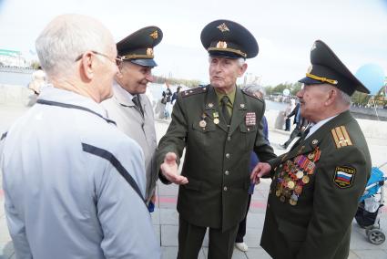 Ветераны во время проведения  всероссийской акции памяти \"70. Спасибо за мир\". Екатеринбург